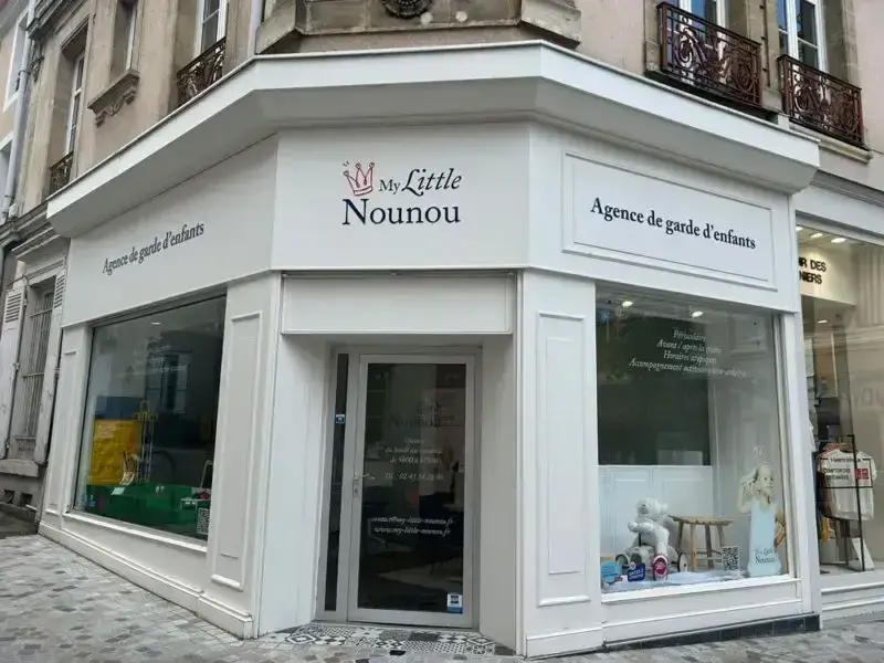 Vitrine de l'agence My Little Nounou au Mans